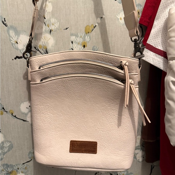 Montana West Handbags - Montana West Light Pink Crossbody Bag